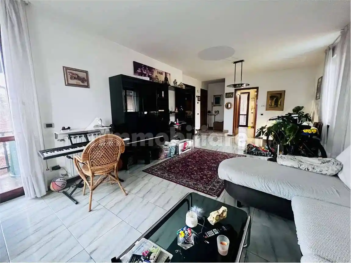 Appartamento in affitto a Buguggiate