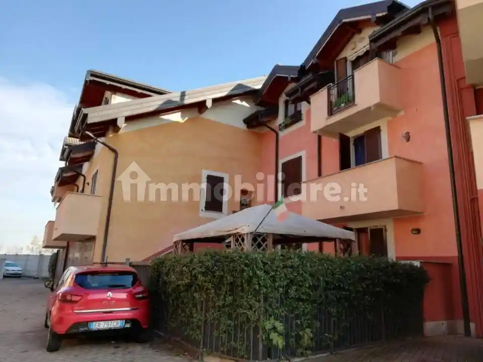 Appartamento in vendita a Ossona
