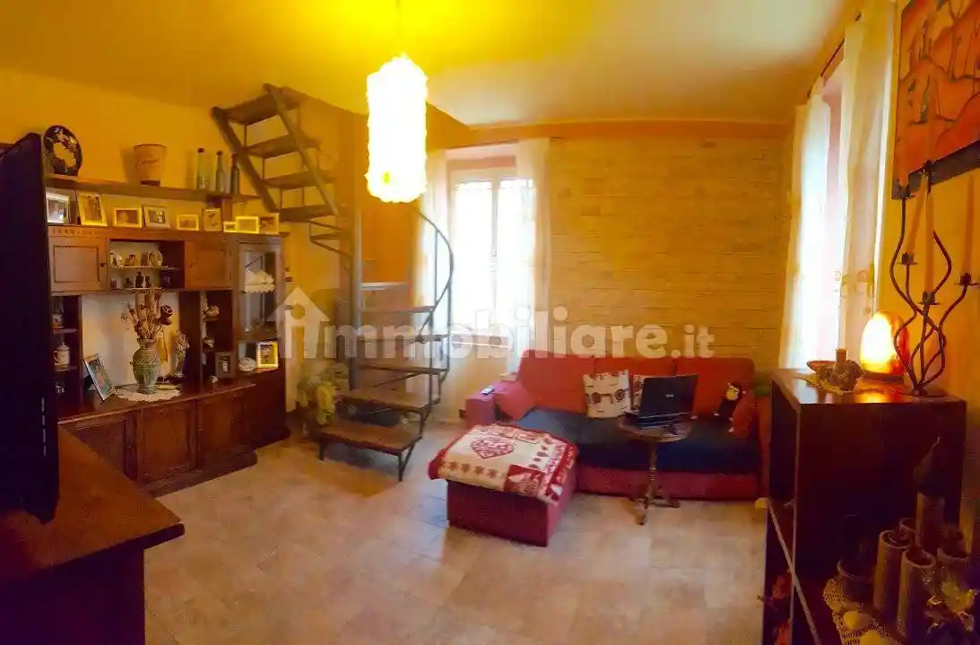 Casa indipendente in vendita a Massa