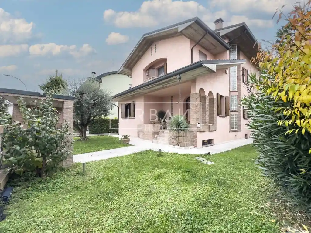 Villa in vendita a Forlimpopoli