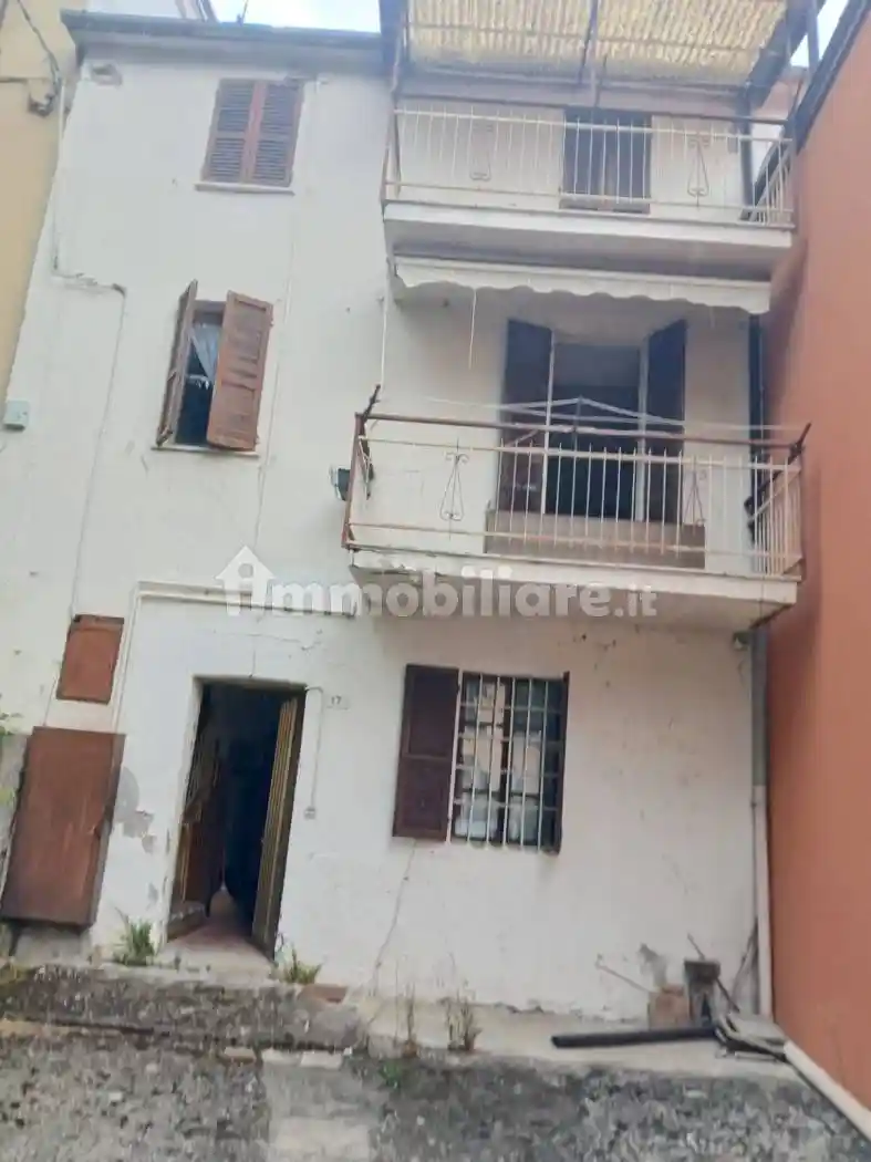 Casa indipendente in vendita a Bettola