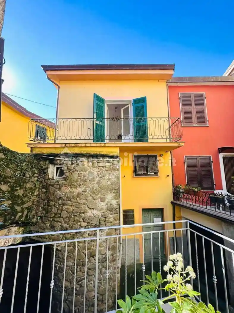 Casa indipendente in vendita a Follo