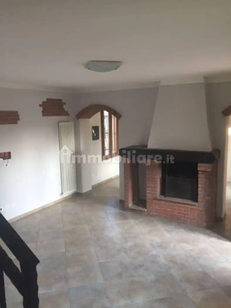 Villa in vendita a Bastida Pancarana