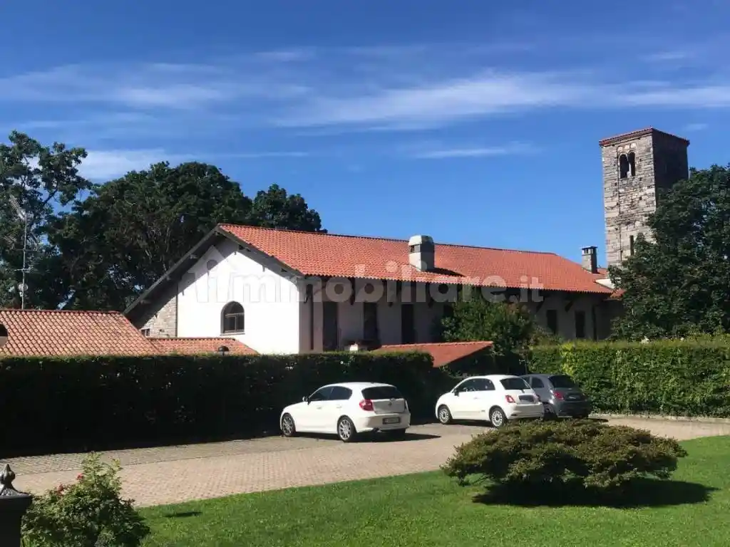 Appartamento in vendita a Luvinate