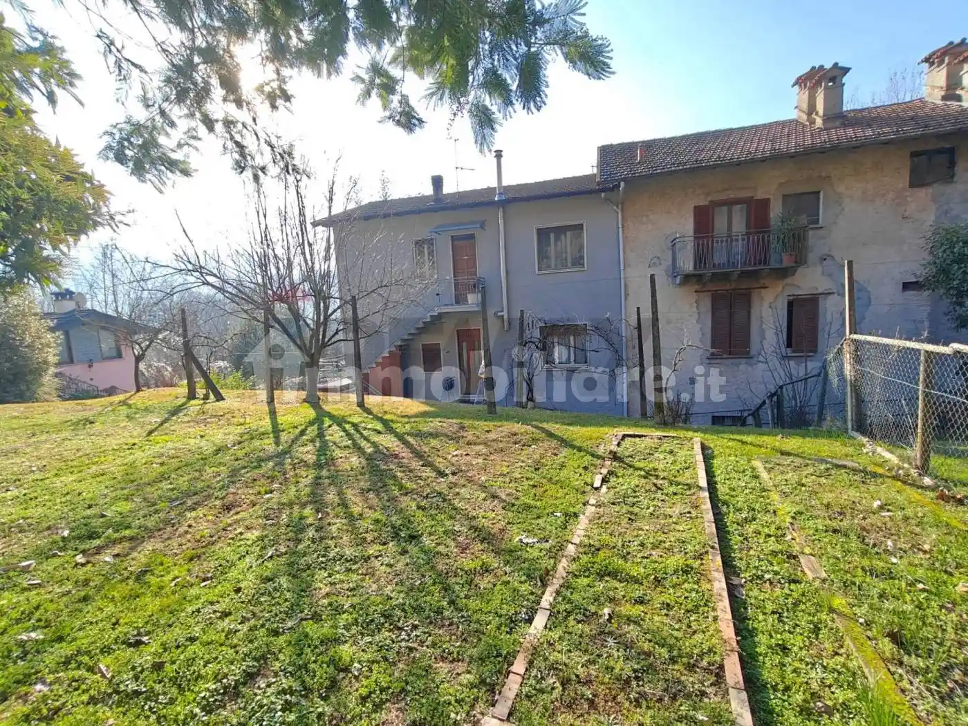 Casa indipendente in vendita a Laveno-Mombello