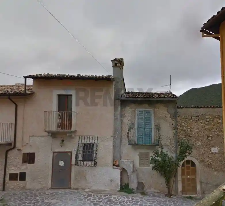 Casa indipendente in vendita a Prata d'Ansidonia