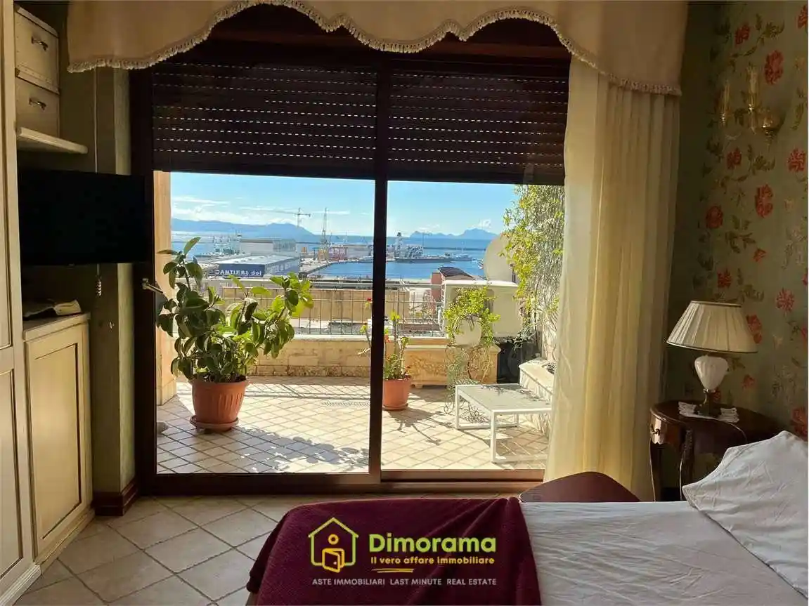 Appartamento in vendita a Napoli