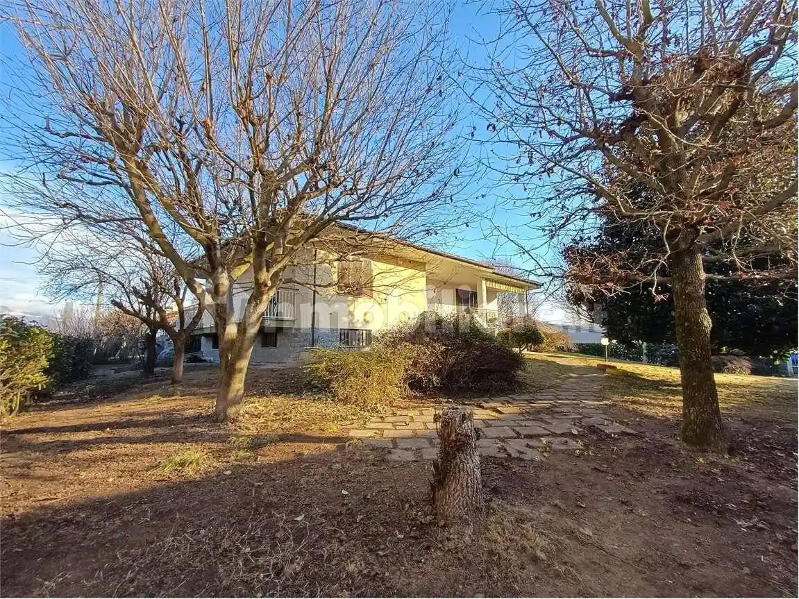 Villa in vendita a Busano