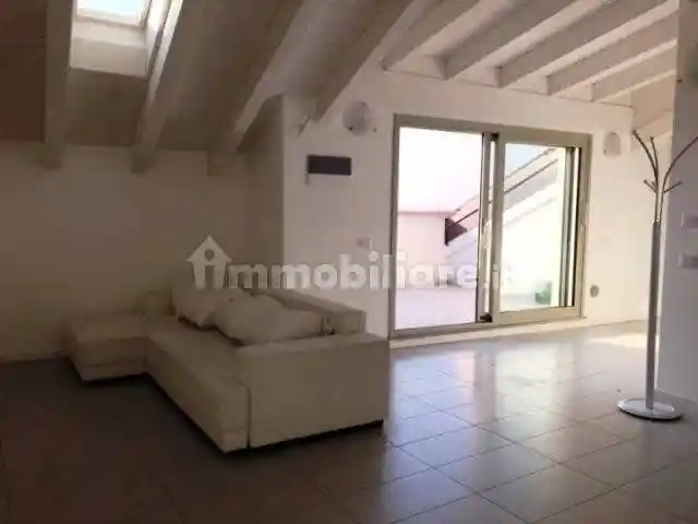 Appartamento in affitto a Cantù