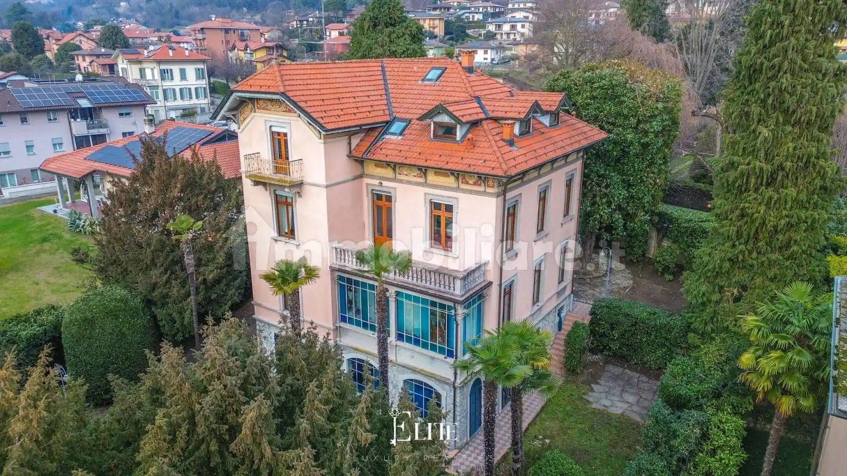 Villa in vendita a Gavirate