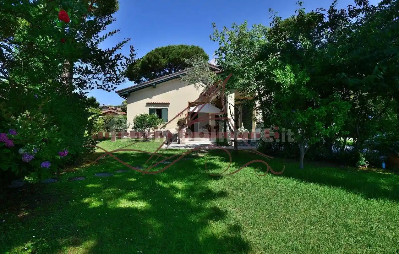 Villa in vendita a Forte dei Marmi