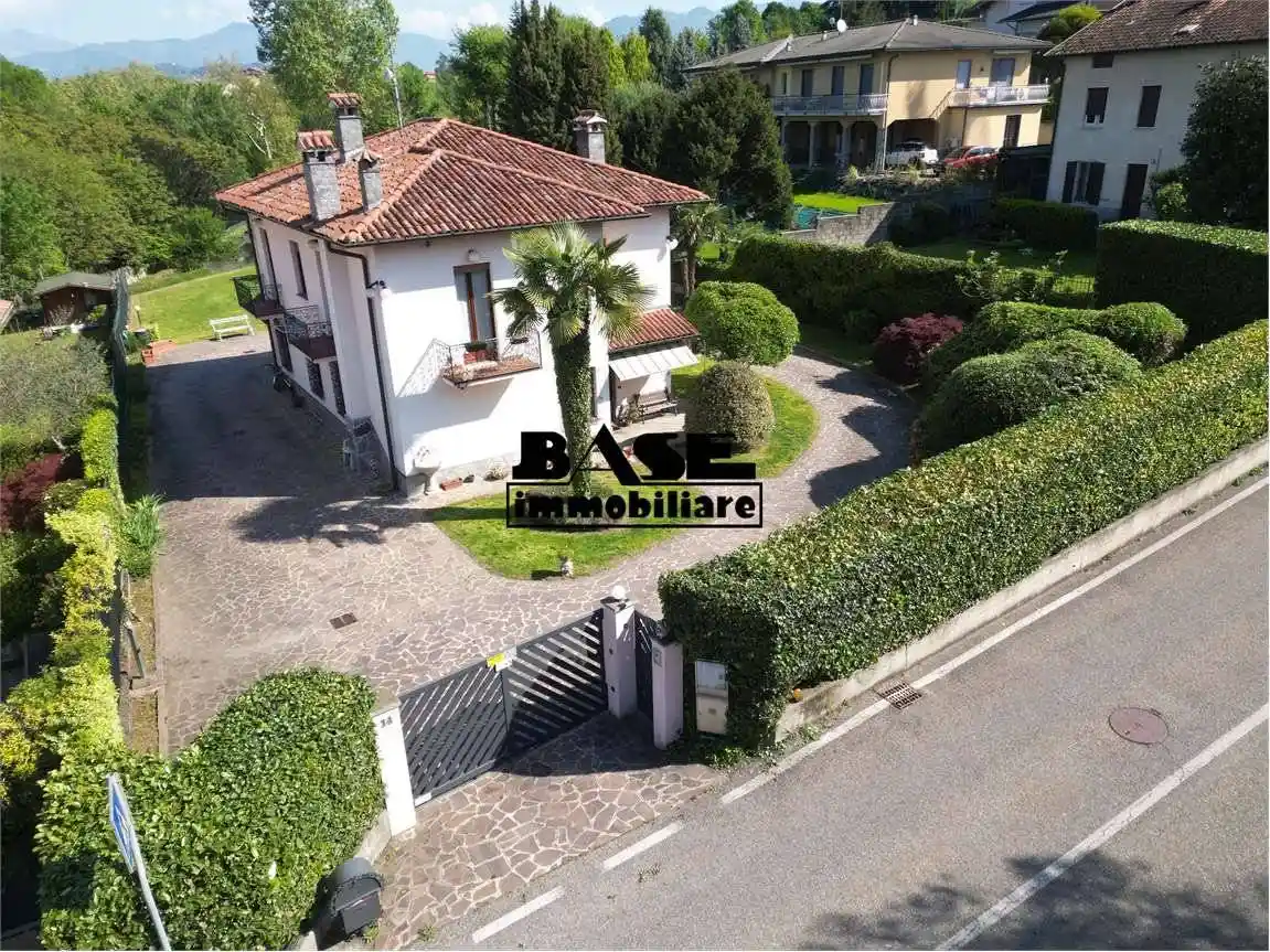 Villa in vendita a Casnate con Bernate