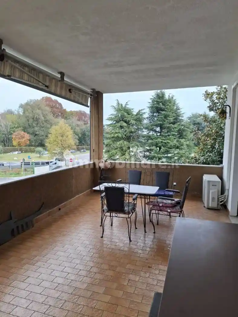 Villa in vendita a Albese con Cassano