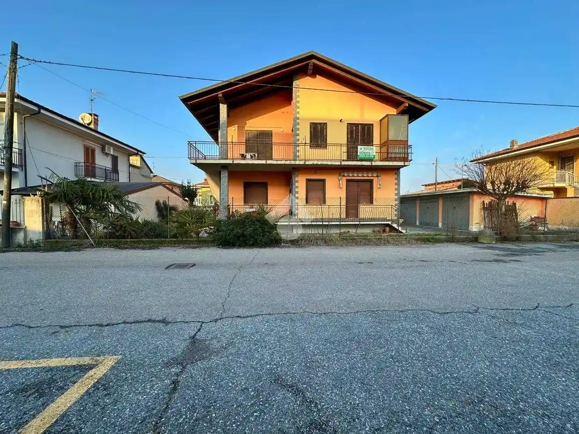 Villa in vendita a Santhià