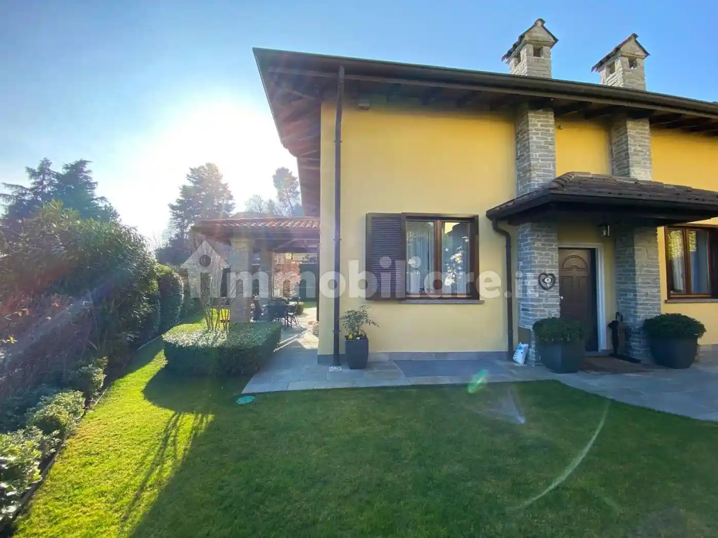 Villa in vendita a Montano Lucino