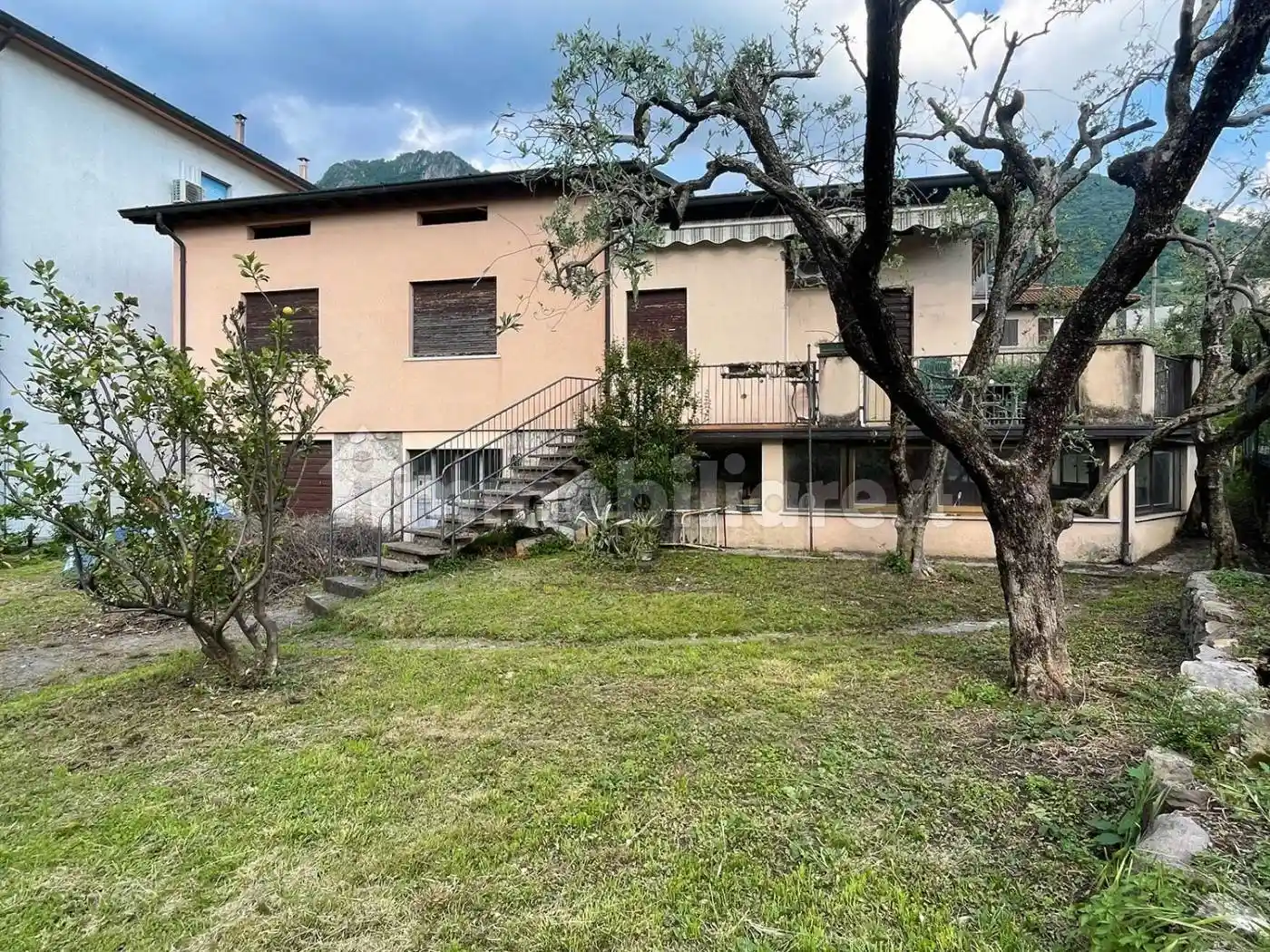 Villa in vendita a Marone