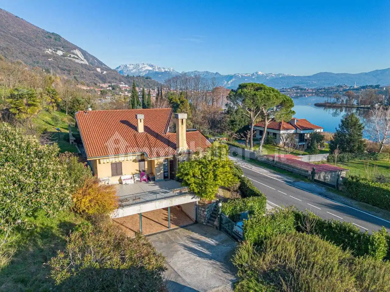 Villa in vendita a Pusiano