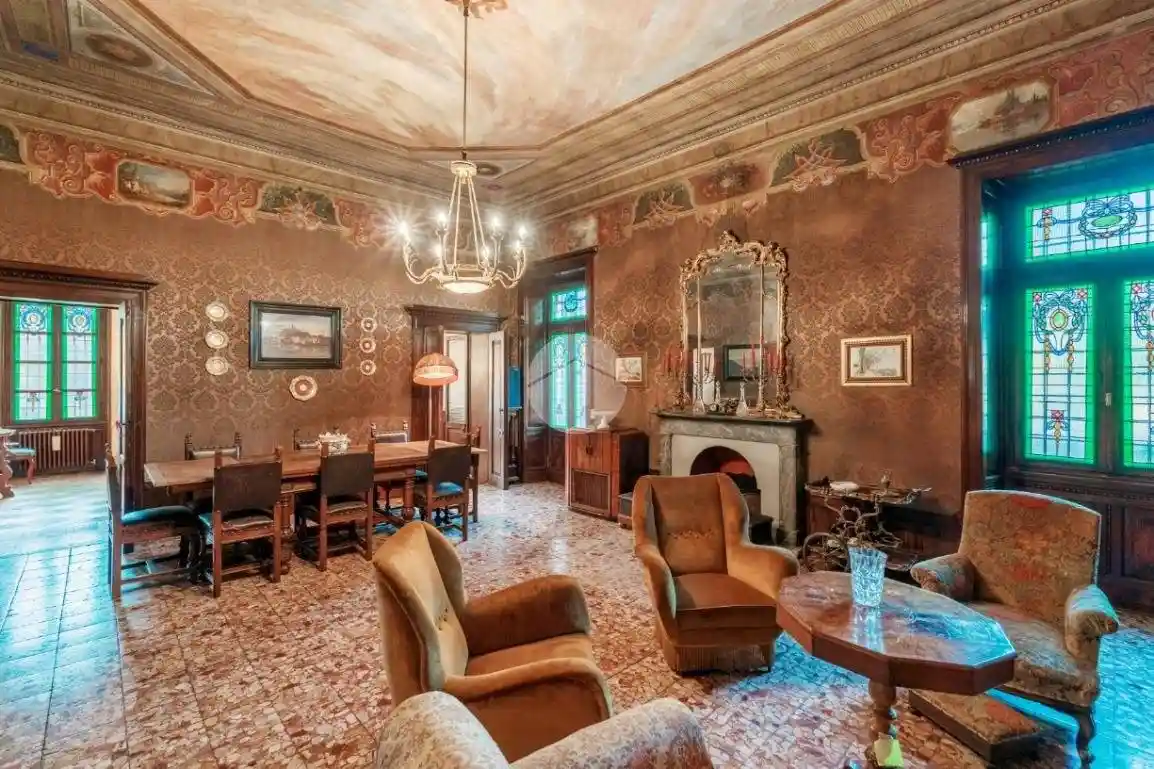 Palazzo - Edificio in vendita a Salò