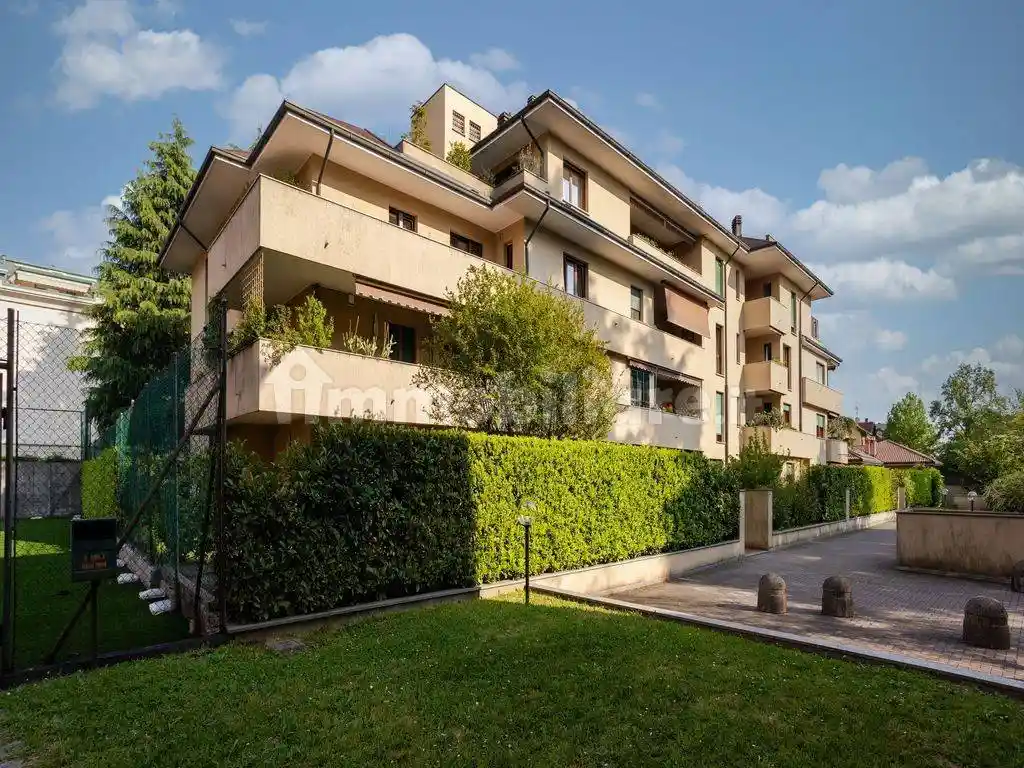 Appartamento in vendita a Villasanta
