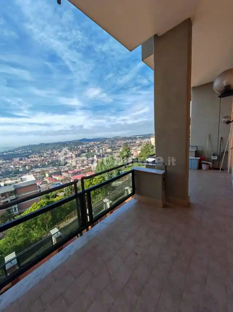 Appartamento in affitto a Napoli