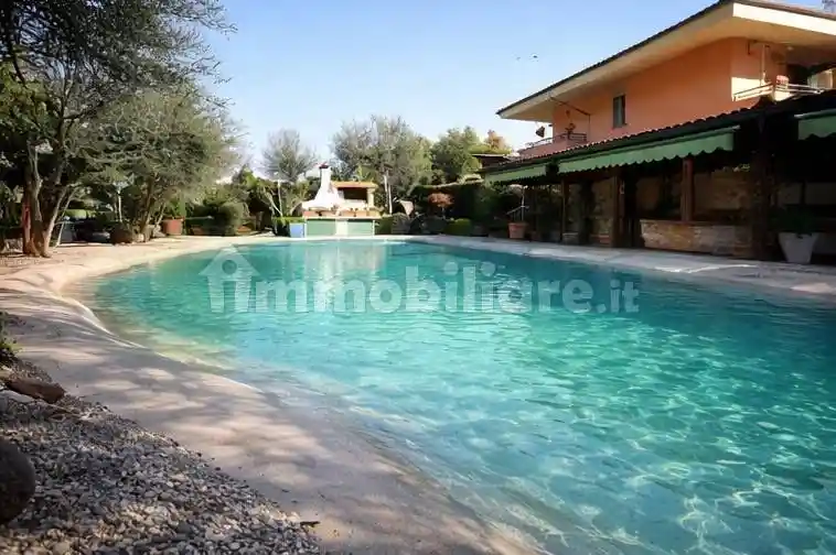 Villa in vendita a Monterosi