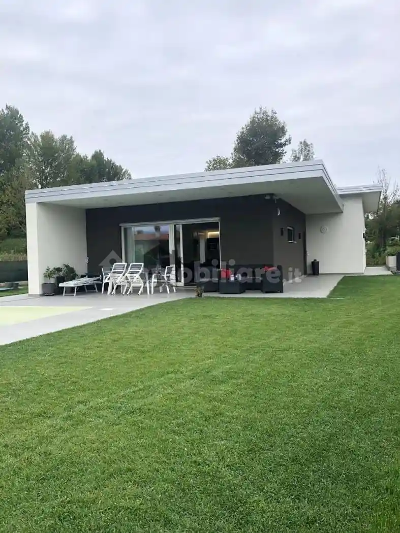 Villa in vendita a Manerba del Garda