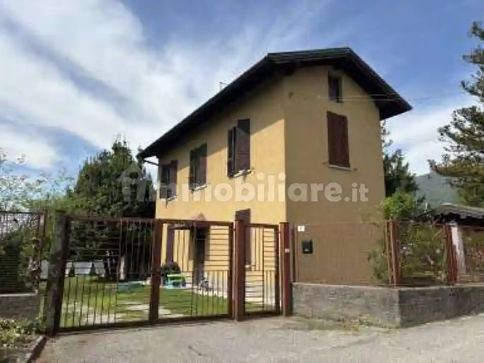 Villa in vendita a Gavirate