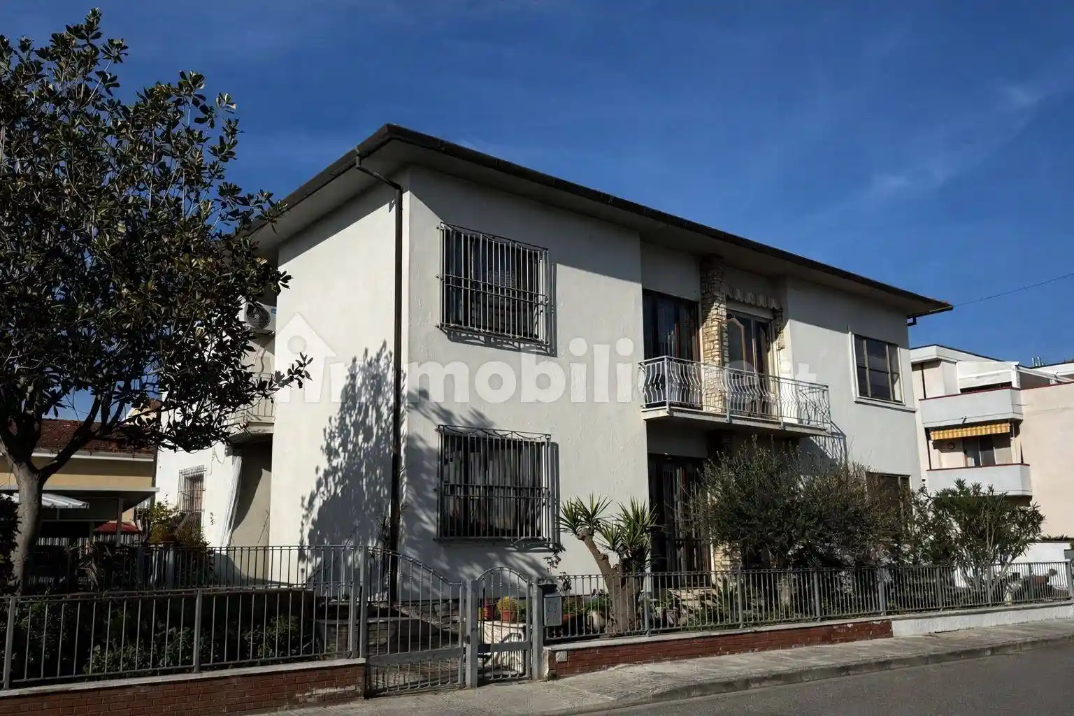 Villa in vendita a Cascina