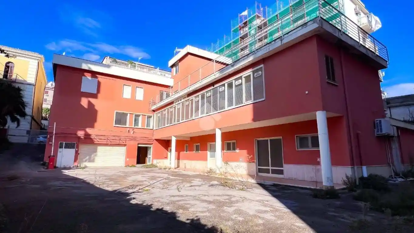 Palazzo - Edificio in vendita a Formia