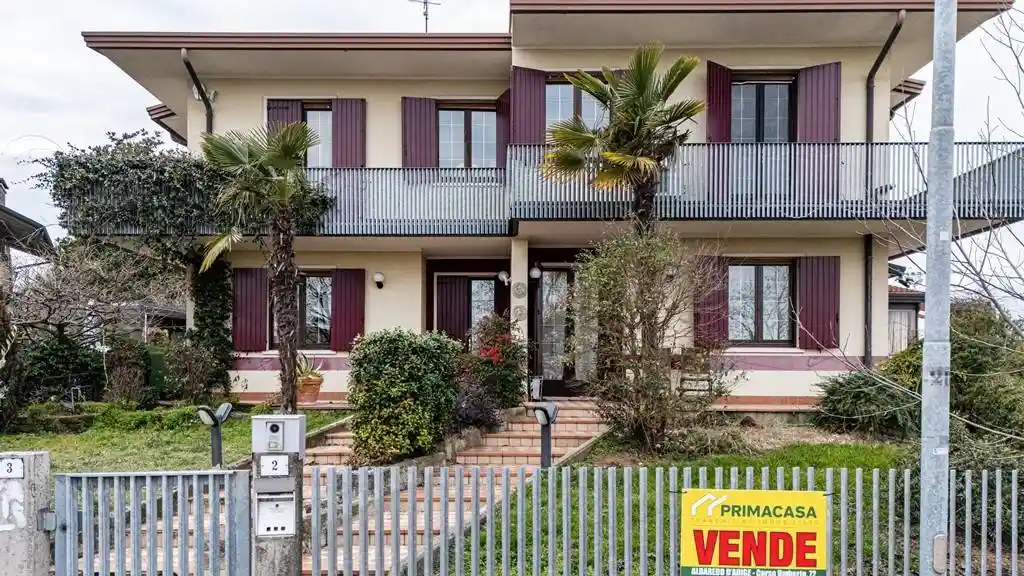 Villa in vendita a Albaredo d'Adige