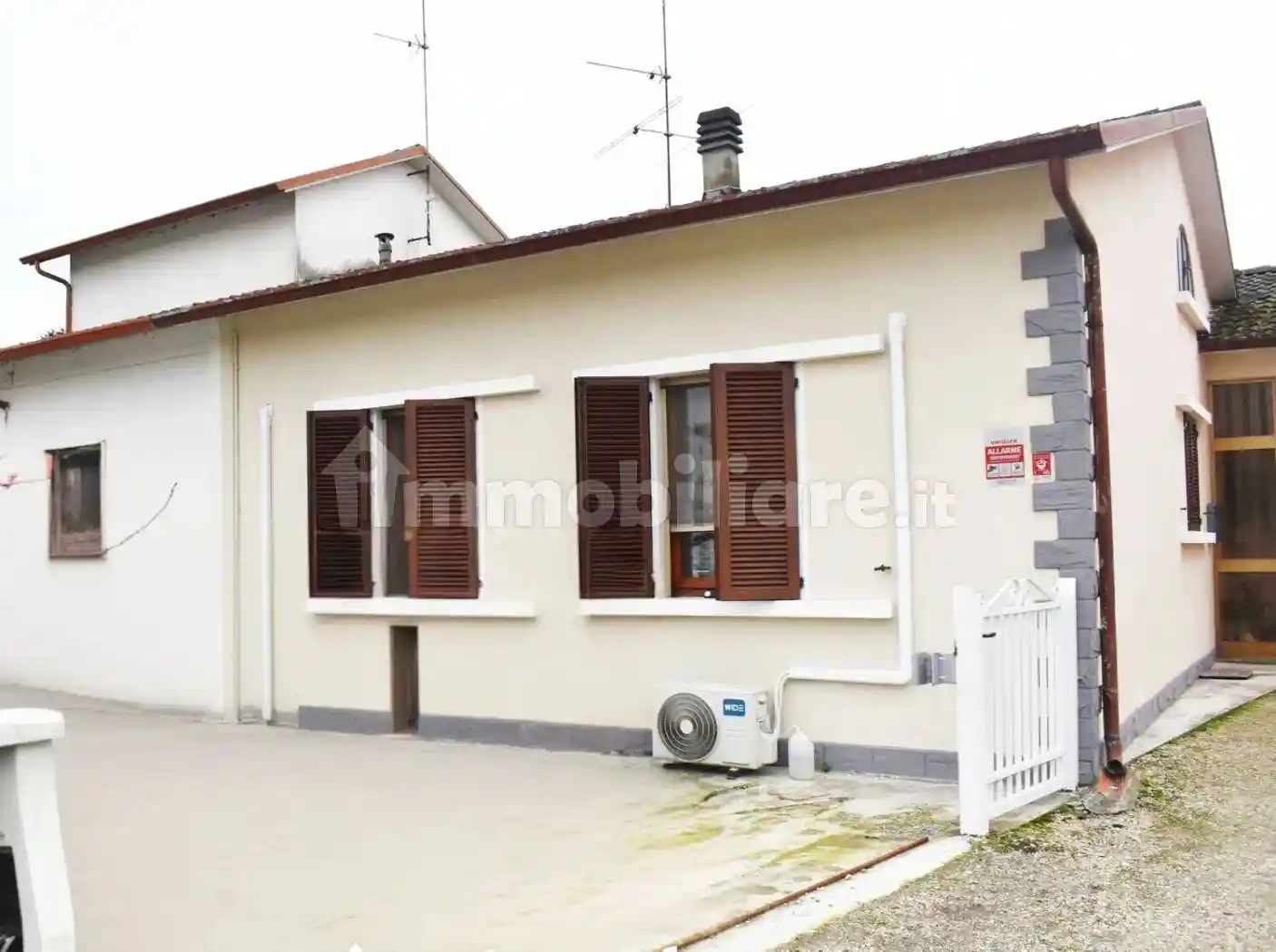 Villa in vendita a Sannazzaro de' Burgondi