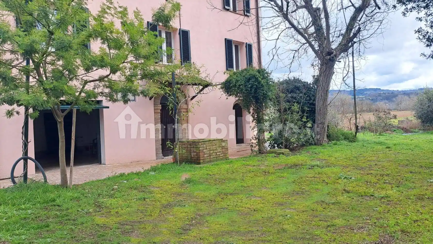 Rustico - Casale in vendita a Deruta