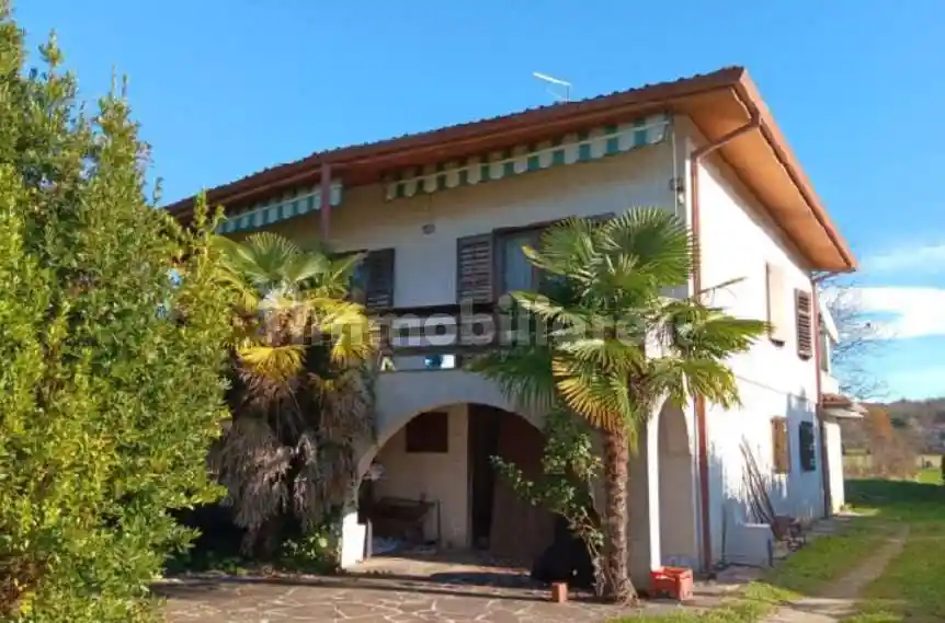 Villa in vendita a Capriva del Friuli