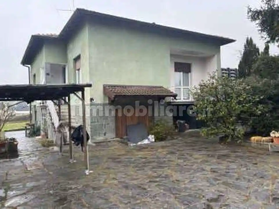 Villa in vendita a Gavirate