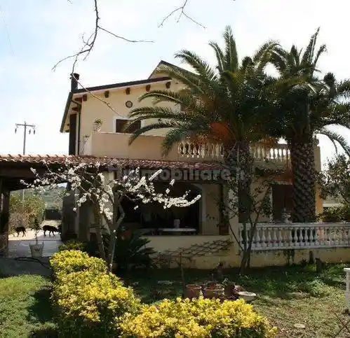 Villa in vendita a Campofelice di Roccella