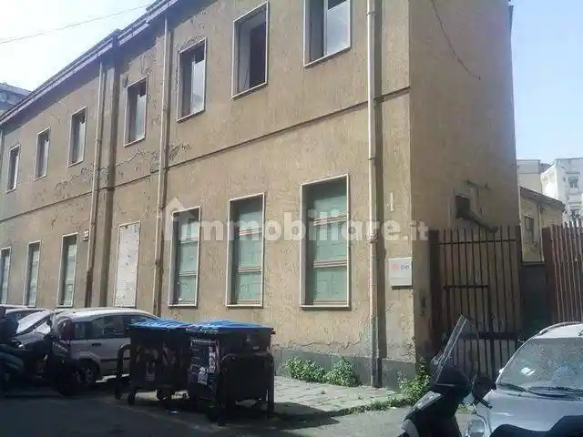 Palazzo - Edificio in affitto a Napoli