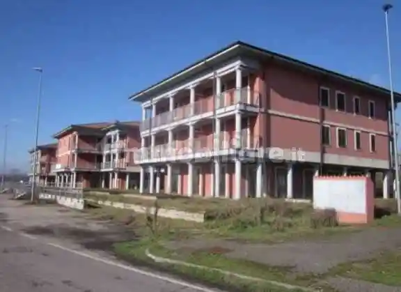 Palazzo - Stabile in vendita a Bornasco