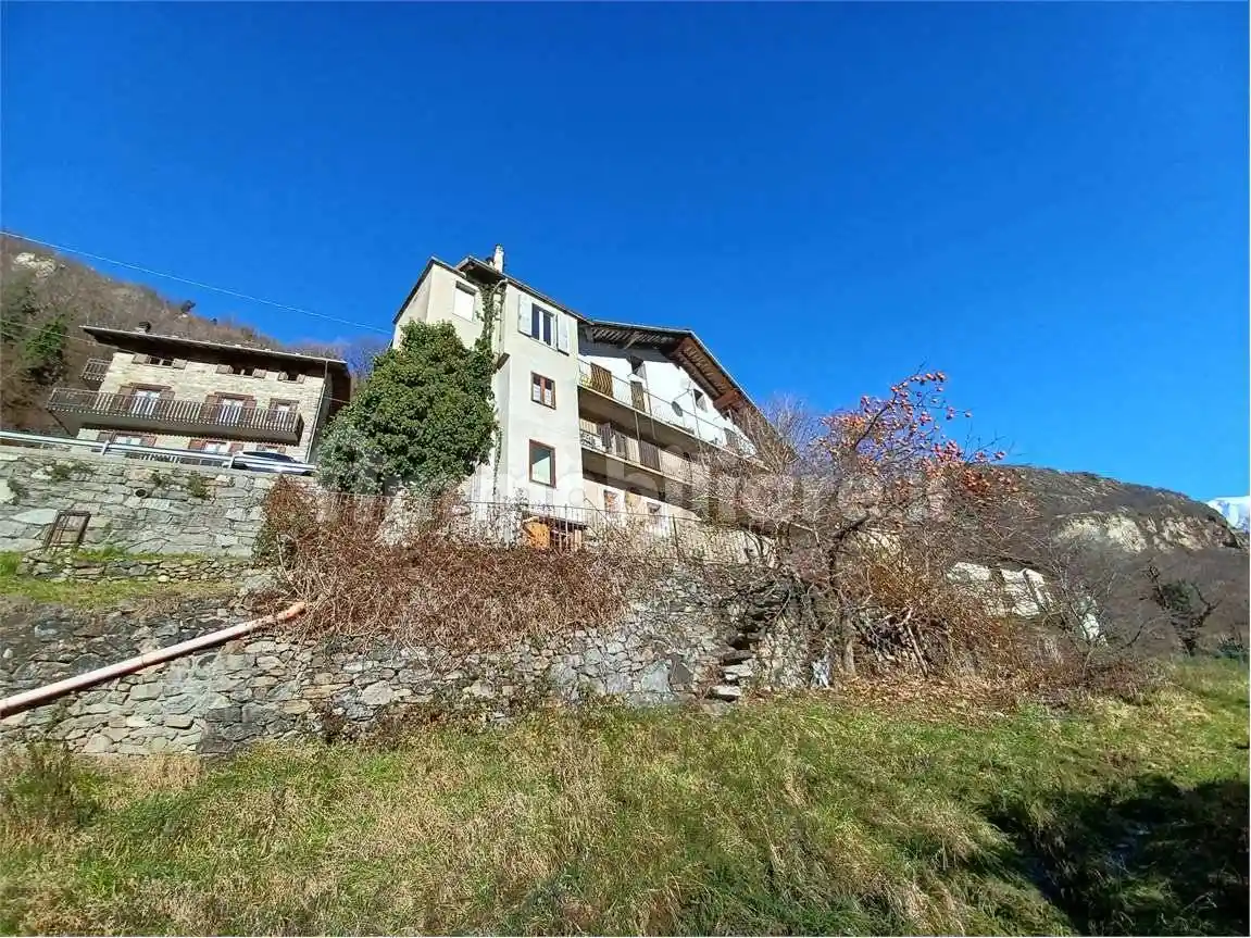 Appartamento in vendita a Perloz