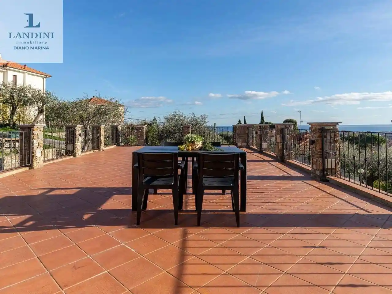 Appartamento in vendita a Diano Castello