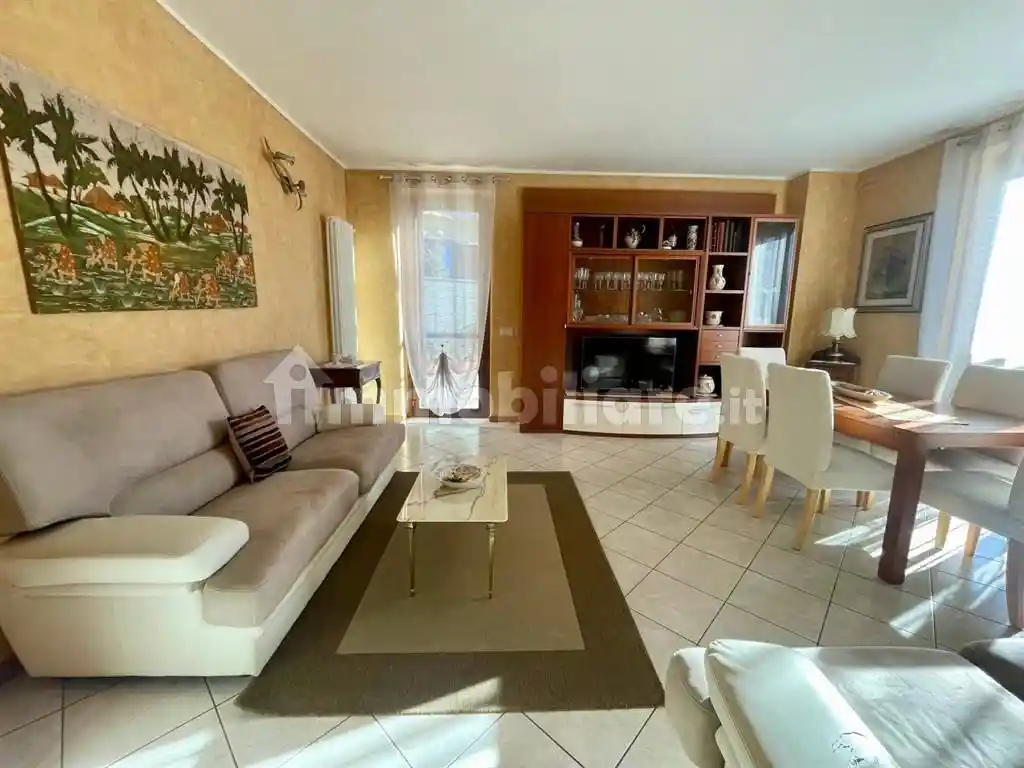 Appartamento in vendita a Azzate