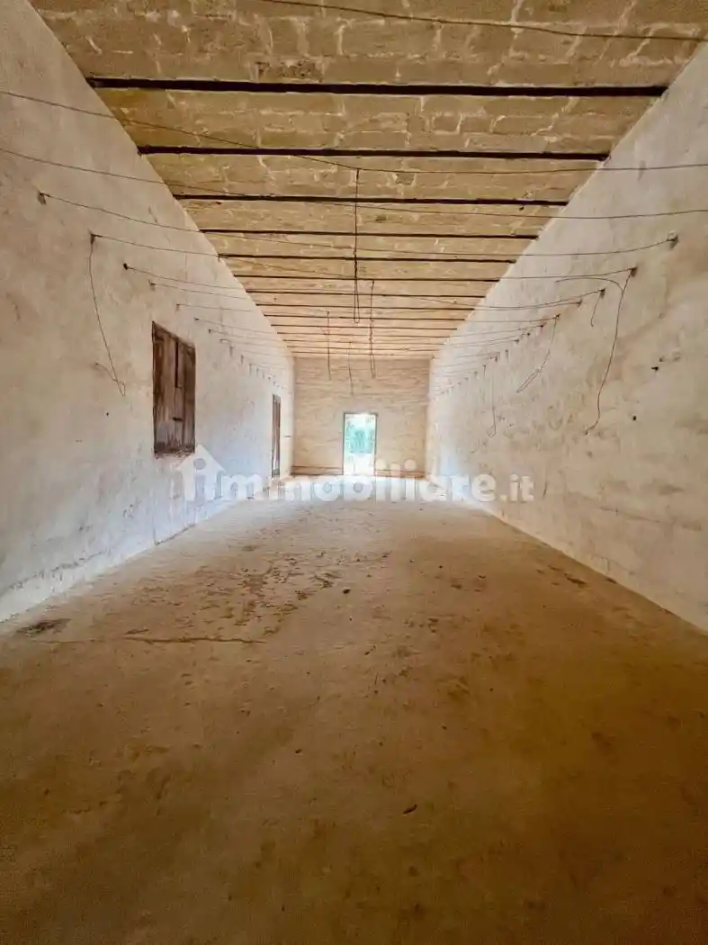 Palazzo - Edificio in vendita a Parabita