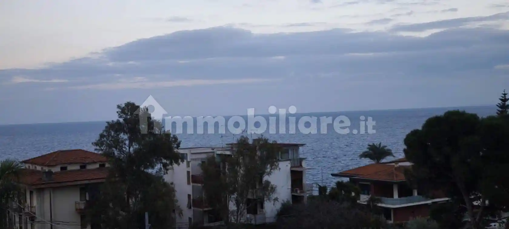 Appartamento in affitto a Aci Castello