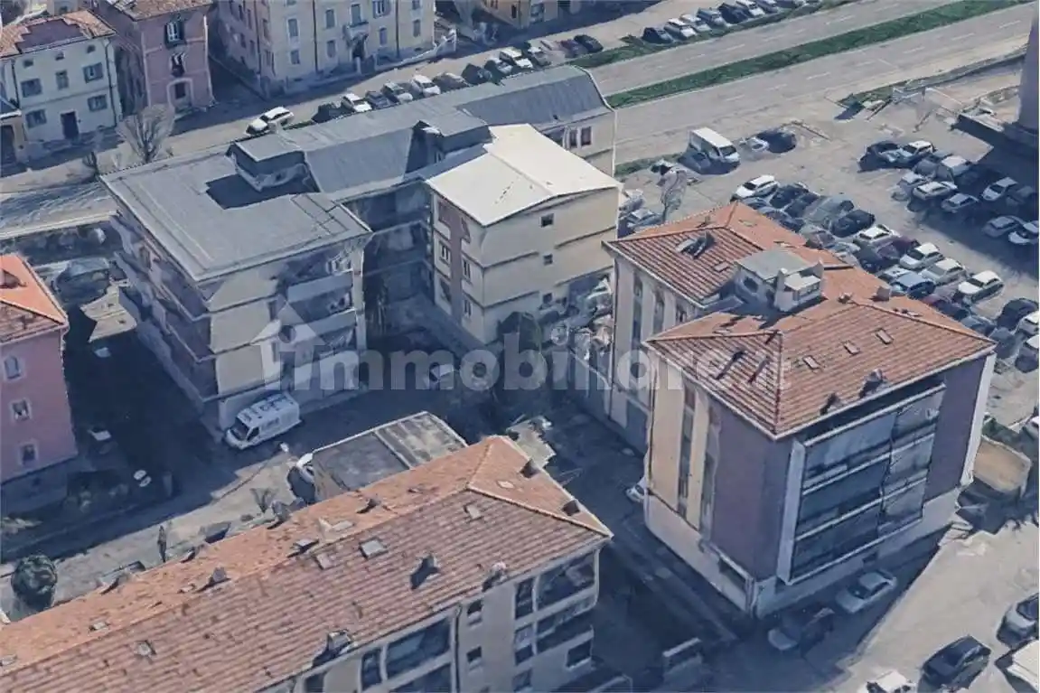 Palazzo - Edificio in vendita a Modena