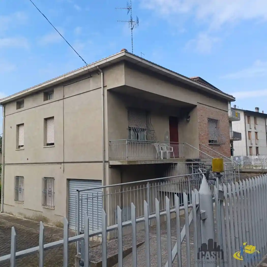 Villa in vendita a Montecchio Emilia