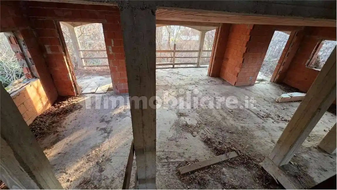 Villa in vendita a Leggiuno