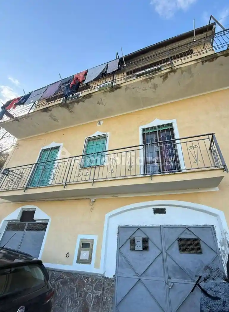 Appartamento in vendita a Lustra