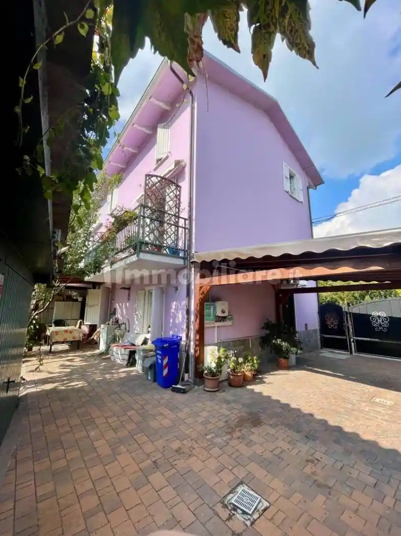 Casa indipendente in vendita a Collecchio