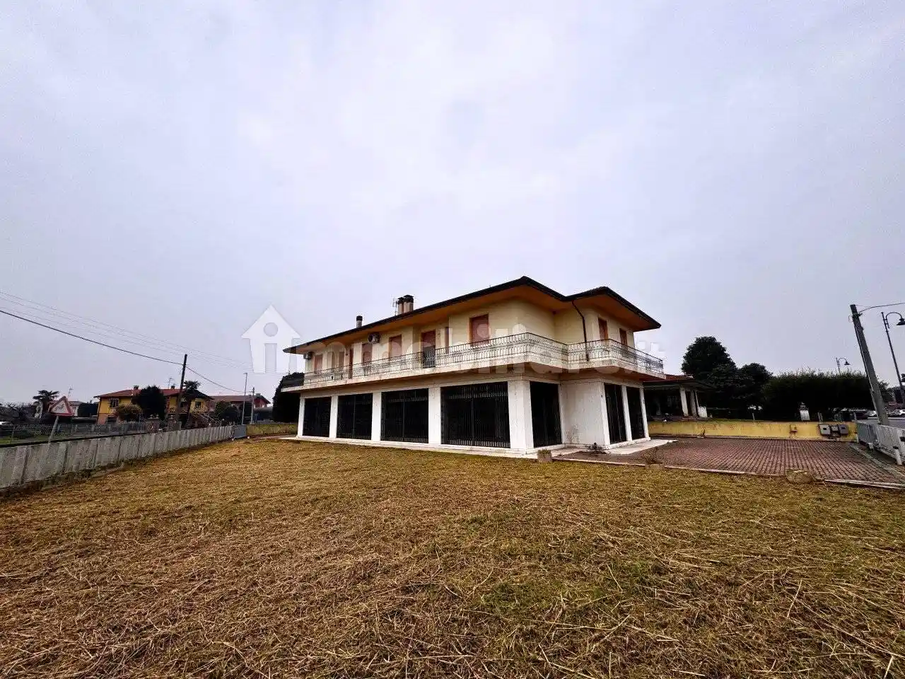 Casa indipendente in vendita a Urbana