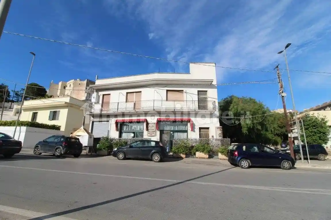 Palazzo - Edificio in vendita a Villa Castelli