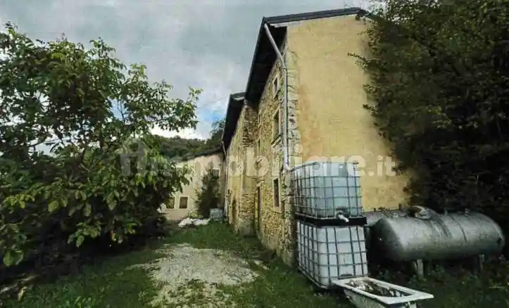 Palazzo - Stabile in vendita a Badia Calavena